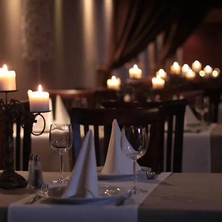 A' Propos Hotel, Restauracja, Club