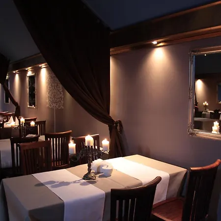 Hotel A' Propos Hotel, Restauracja, Club 3*