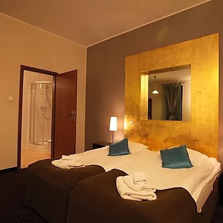 Hotell A' Propos Hotel, Restauracja, Club
