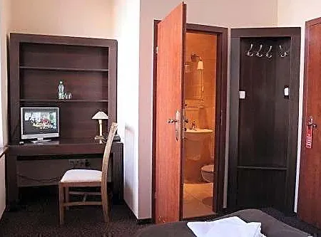 A' Propos Hotel, Restauracja, Club Hotell 3*