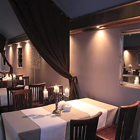 Hotell A' Propos Hotel, Restauracja, Club 3*