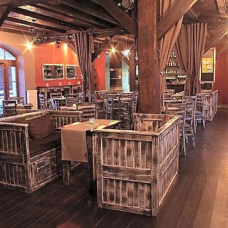 Hotell A' Propos Hotel, Restauracja, Club 3*