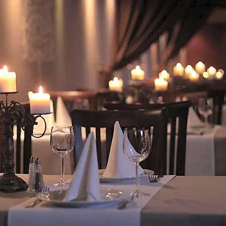 A' Propos Hotel, Restauracja, Club 3*