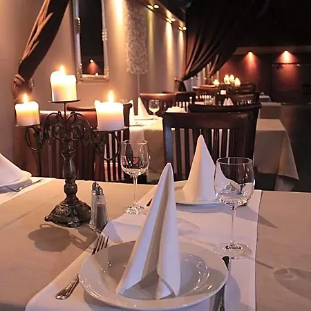 Hotell A' Propos Hotel, Restauracja, Club 3*