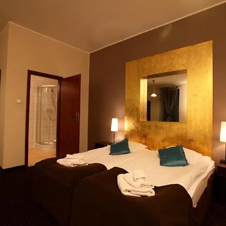 A' Propos Hotel, Restauracja, Club 3*