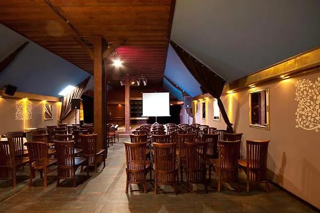 Hotel A' Propos Hotel, Restauracja, Club 3*