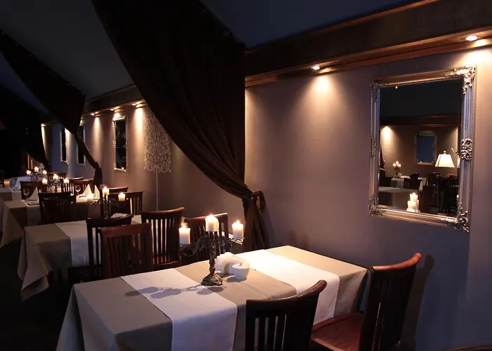 Hotel A' Propos Hotel, Restauracja, Club 3*