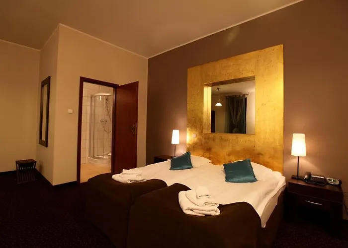 A' Propos Hotel, Restauracja, Club 3*